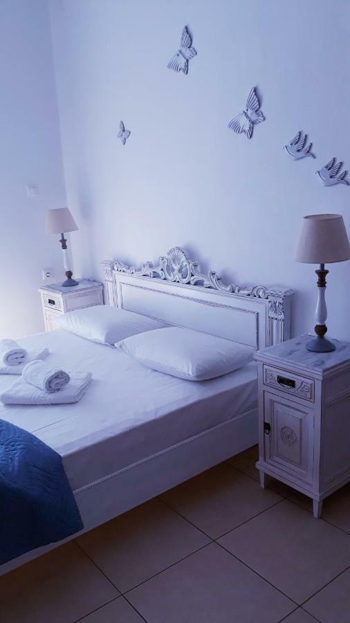 Christos Rooms Palaiochora Bagian luar foto
