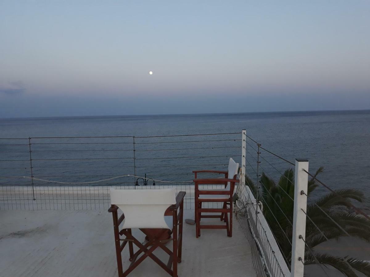 Christos Rooms Palaiochora Bagian luar foto