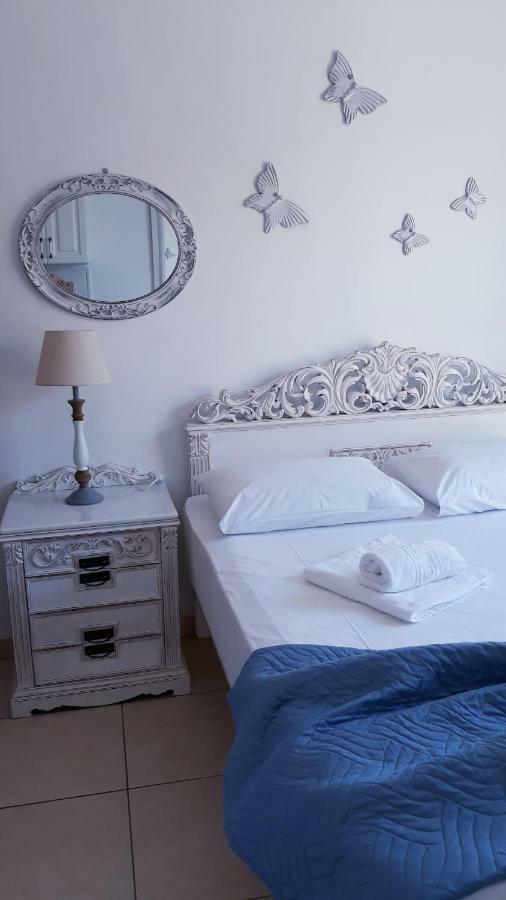 Christos Rooms Palaiochora Bagian luar foto
