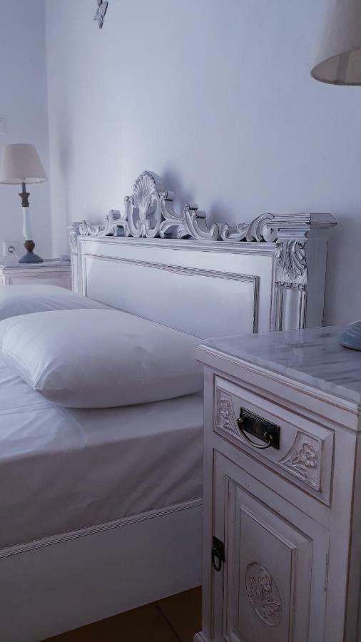 Christos Rooms Palaiochora Bagian luar foto